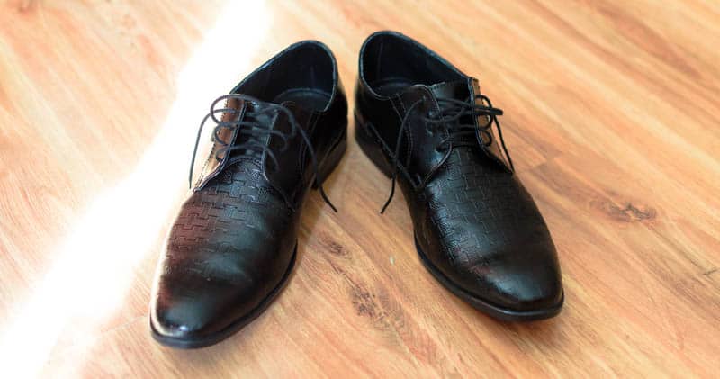 remove-scratches-from-leather-shoes-7-easy-ways-diy-guide